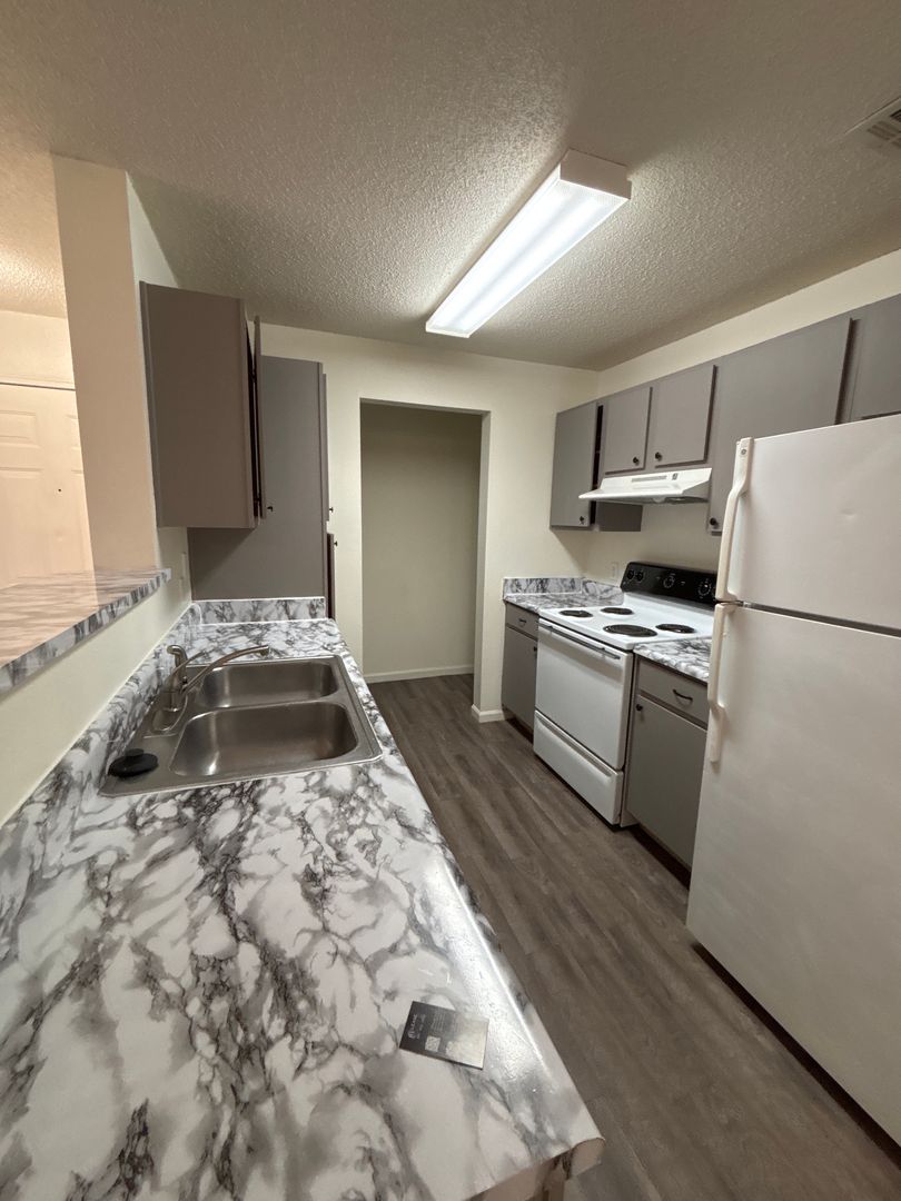 Joplin Apartment: 3502 Newman Rd