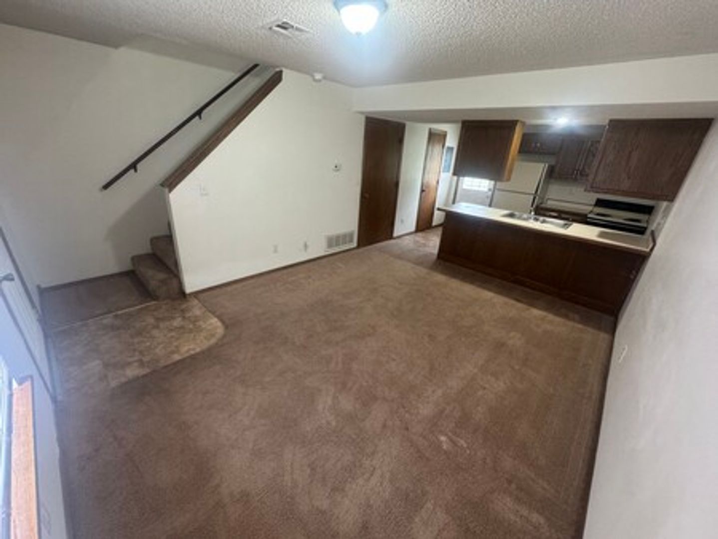 Pittsburg Apartment: 215 W Hudson