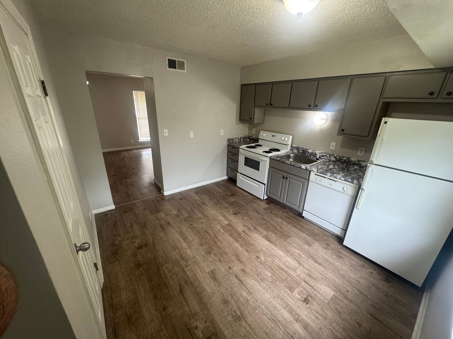 Pittsburg Apartment: 2014 S Elm St