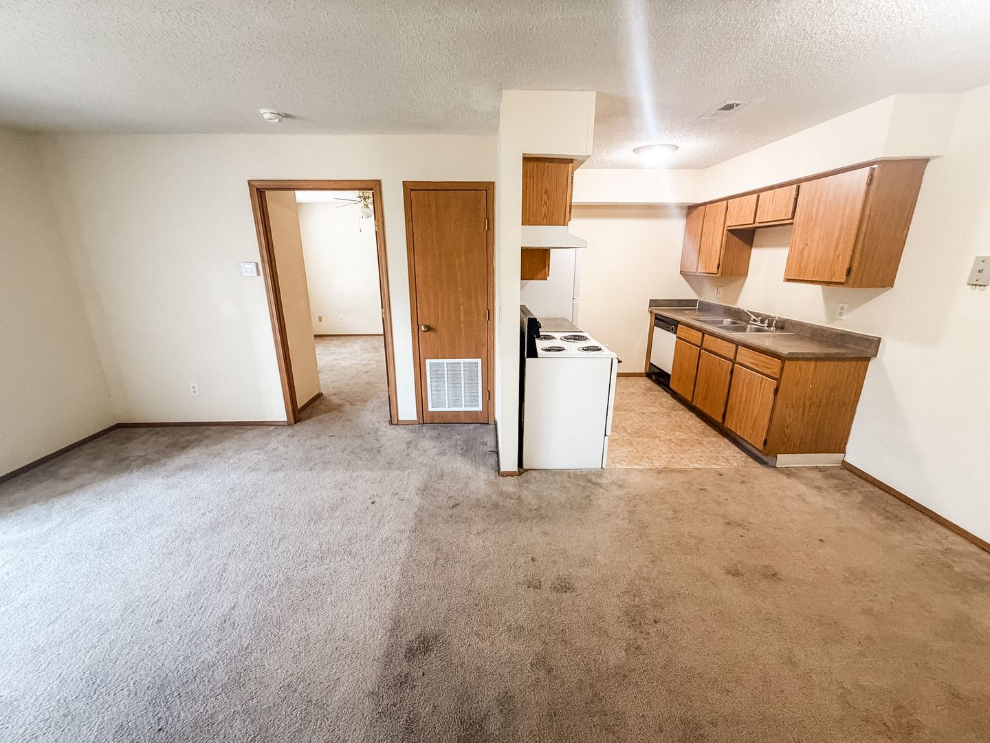 Carthage Apartment: 410 Fir Rd