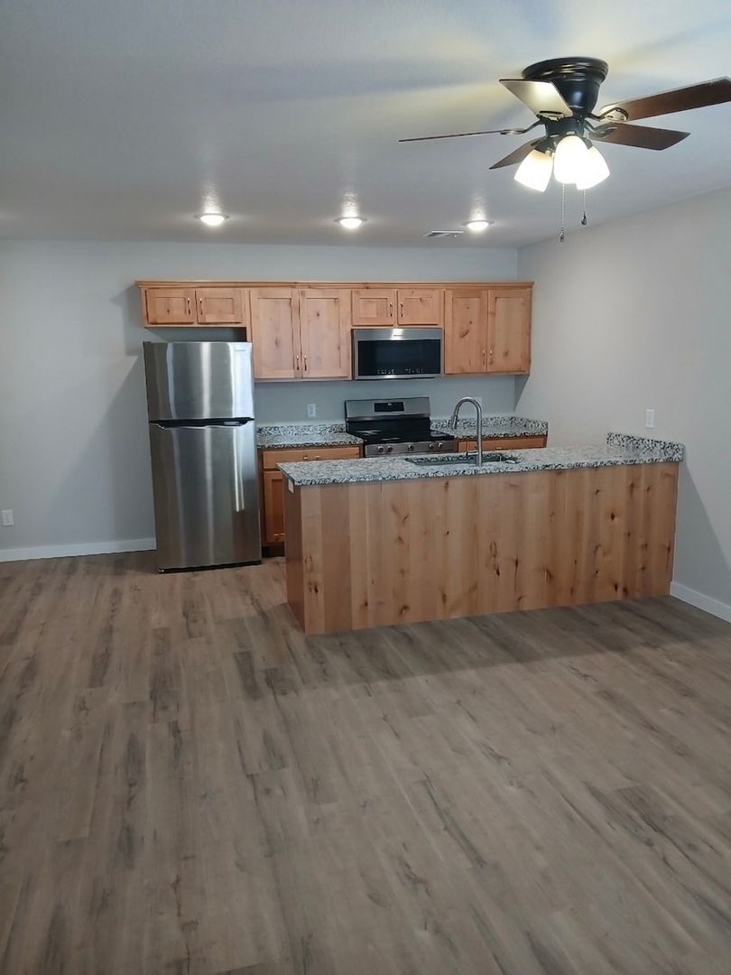Carthage Apartment: 2901-2923 White Rock Rd