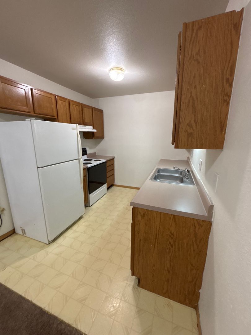 Joplin Apartment: 2640 E 34th St