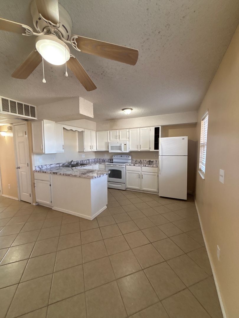 Joplin Apartment: 3516 S Rangeline Rd