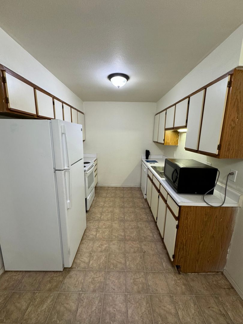 Joplin Apartment: 2640 E 34th St