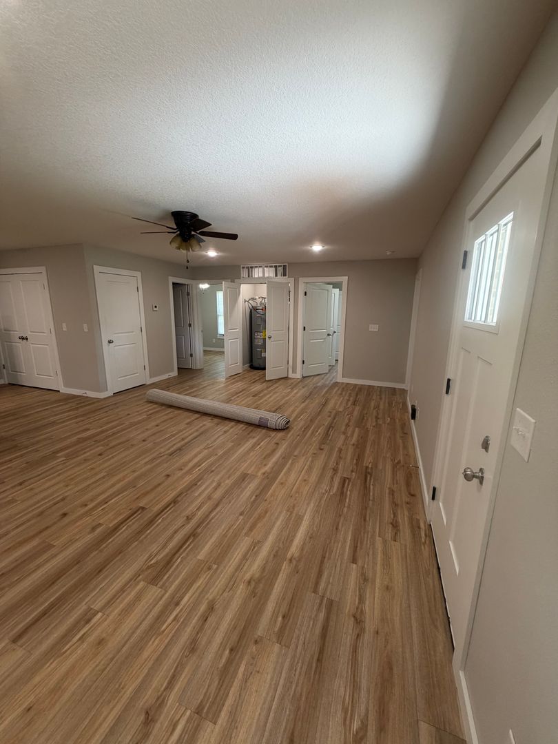 Carthage Apartment: 2901-2923 White Rock Rd