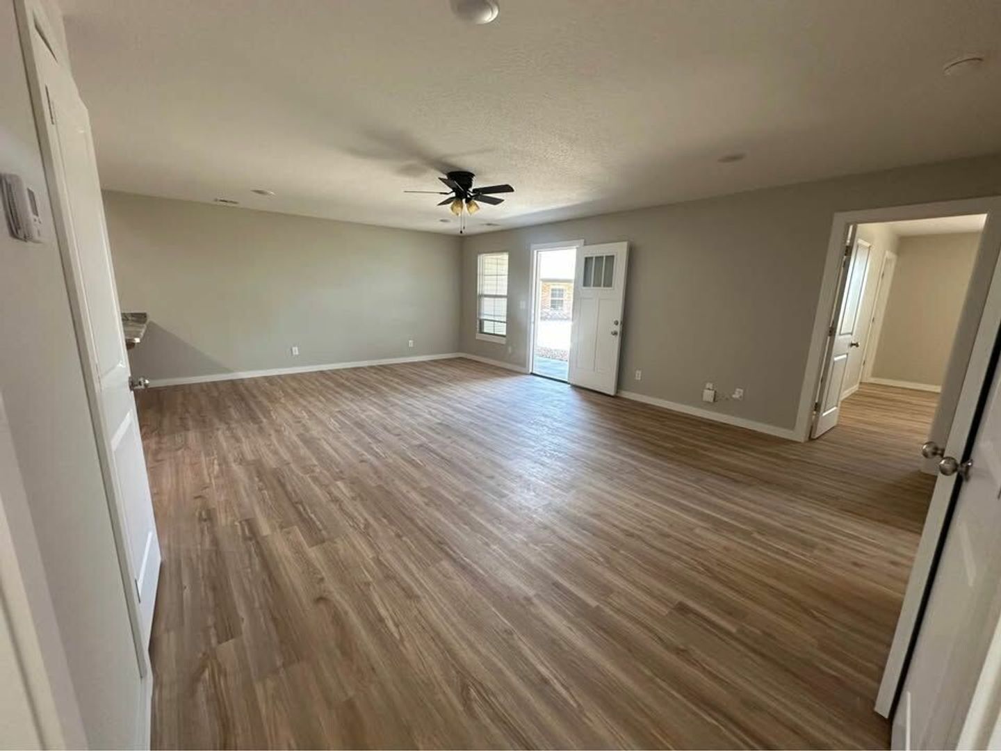 Carthage Apartment: 2901-2923 White Rock Rd