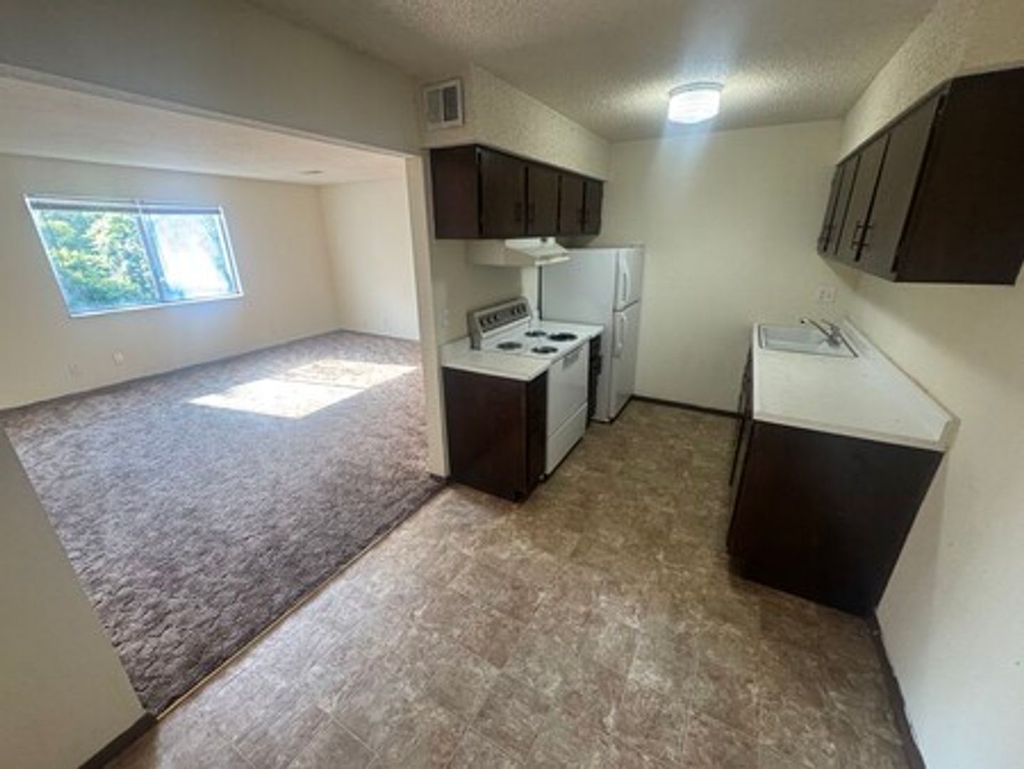 Neosho Apartment: 1451 Pineville Rd