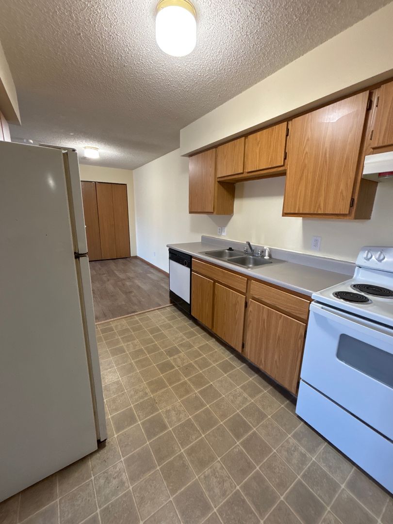 Carthage Apartment: 410 Fir Rd