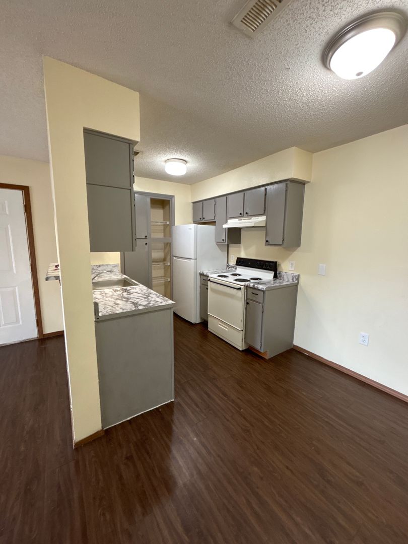 Joplin Apartment: 3502 Newman Rd