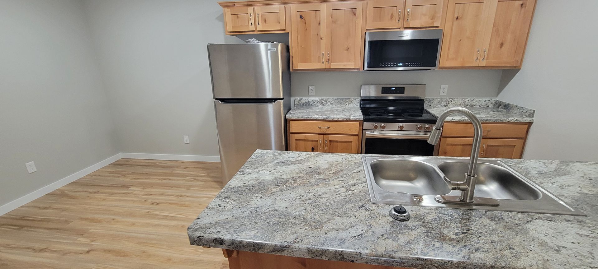 Carthage Apartment: 2901-2923 White Rock Rd