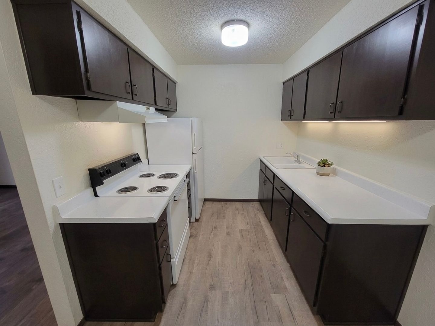 Neosho Apartment: 1451 Pineville Rd