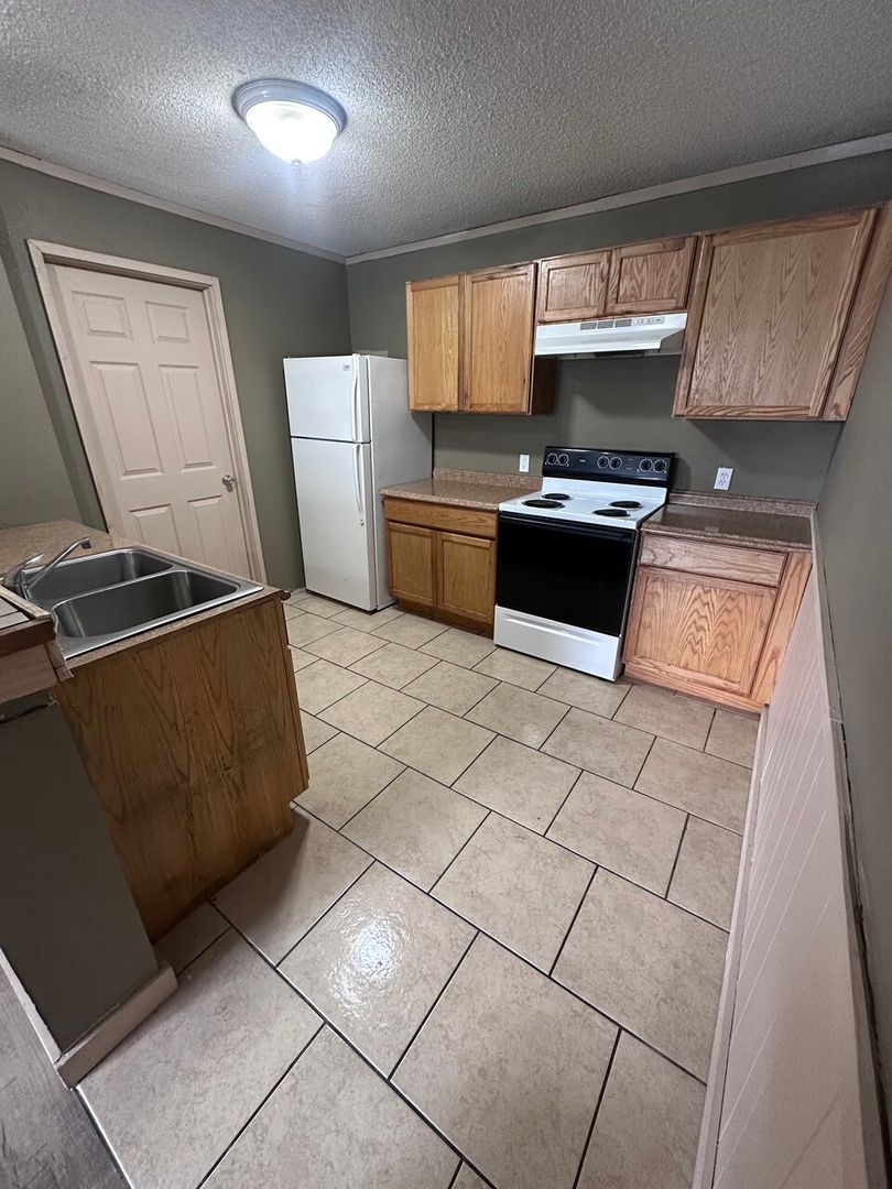 Pittsburg Apartment: 528 E Washignton apt B