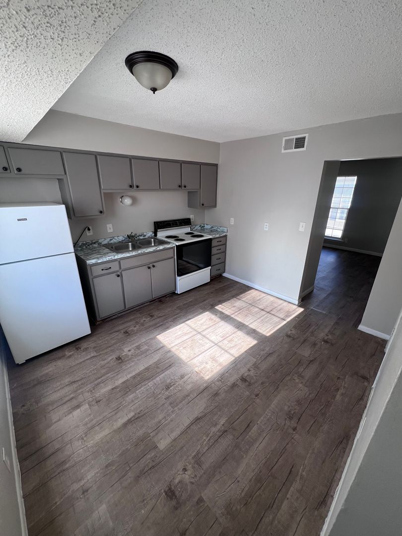 Pittsburg Apartment: 2014 S Elm St