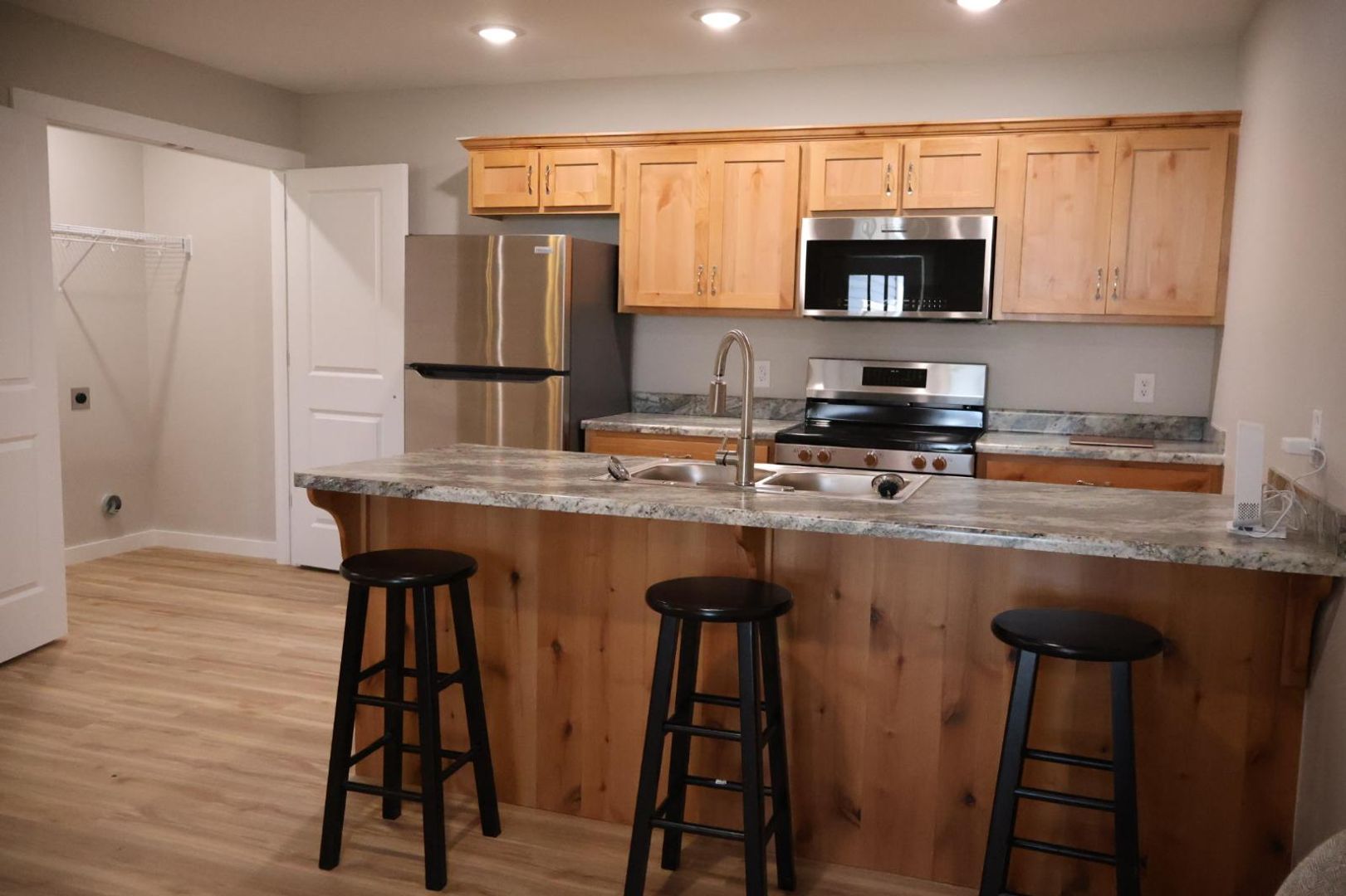 Carthage Apartment: 2901-2923 White Rock Rd