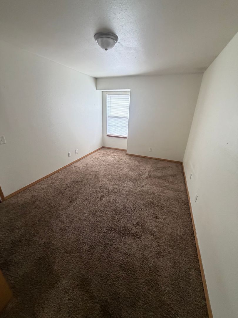 Joplin Apartment: 2640 E 34th St
