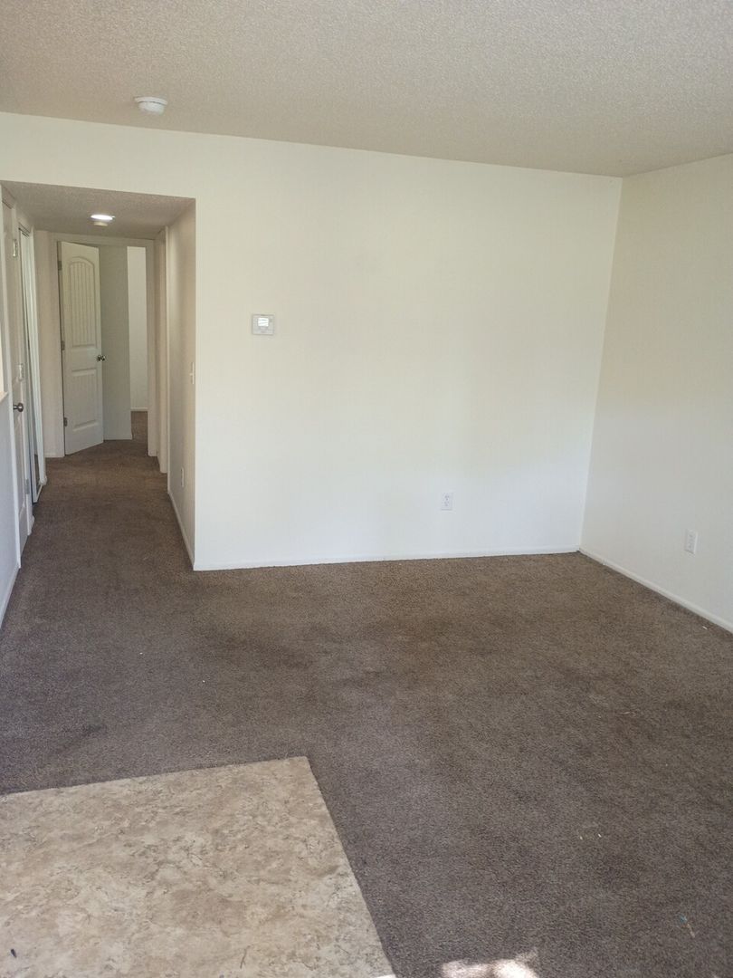 Baxter Springs Apartment: 201 E 28th Street