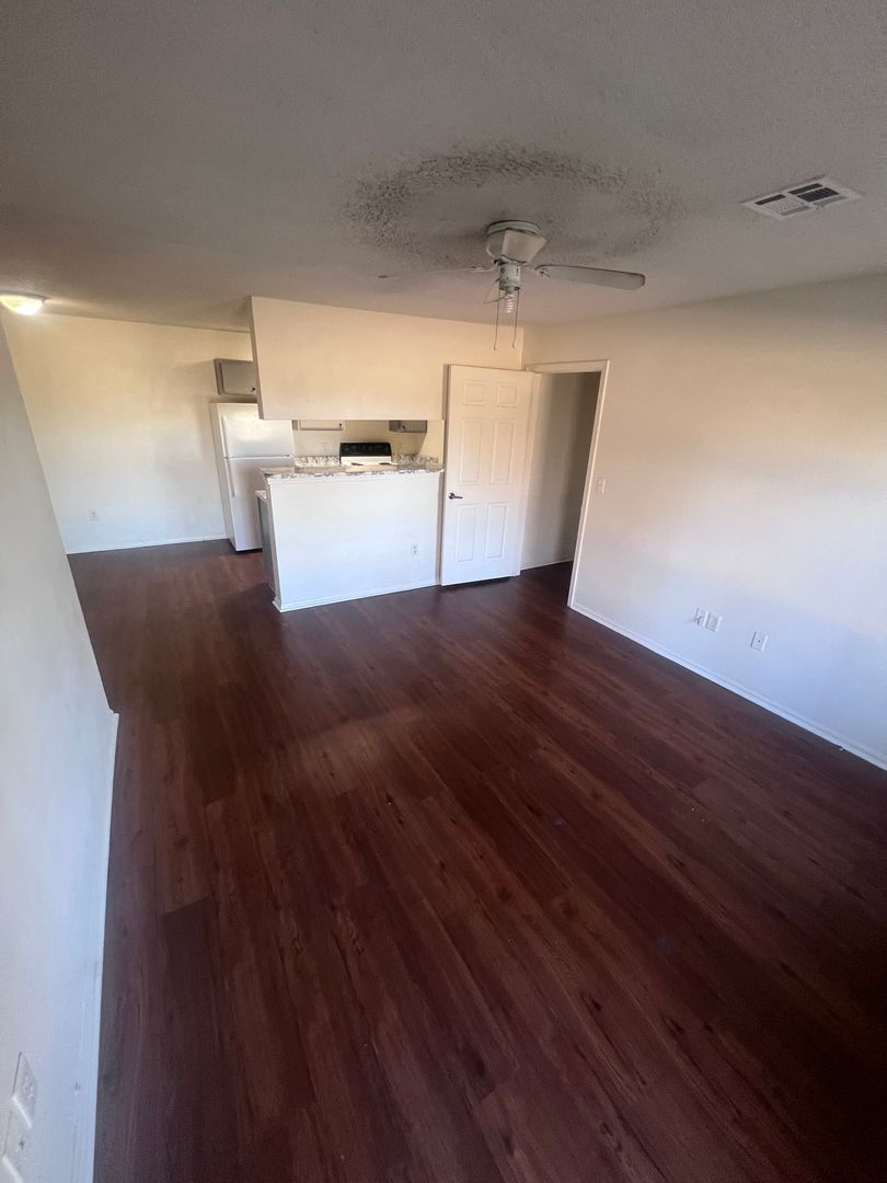 Pittsburg Apartment: 310 S Free King Hwy