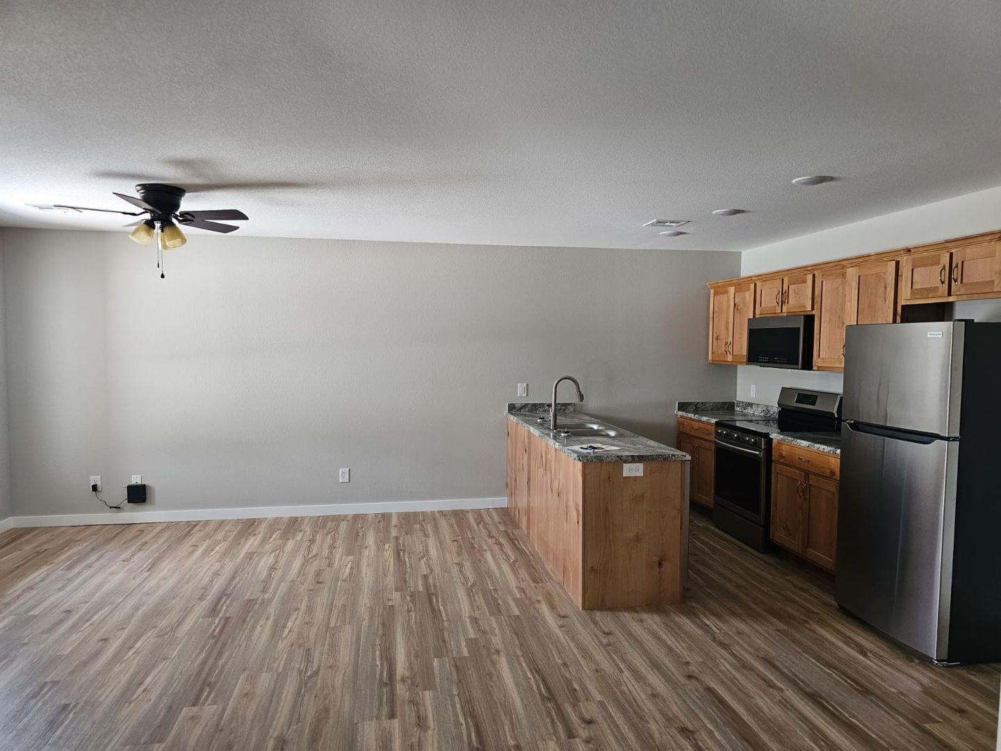 Carthage Apartment: 2901-2923 White Rock Rd