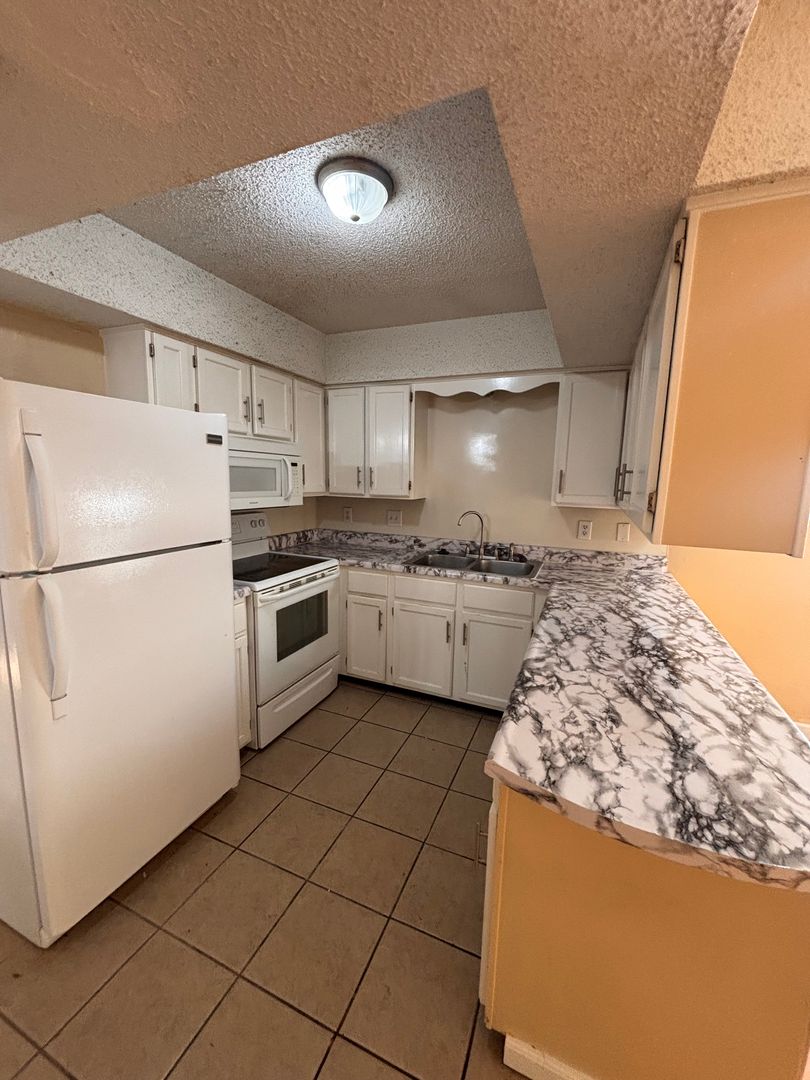 Joplin Apartment: 3516 S Rangeline Rd