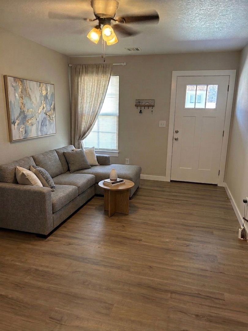 Carthage Apartment: 2901-2923 White Rock Rd