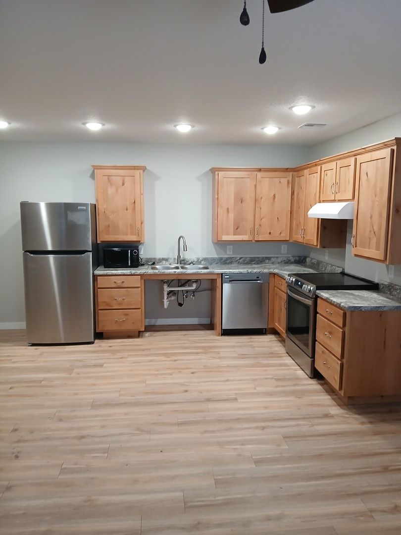 Carthage Apartment: 2901-2923 White Rock Rd