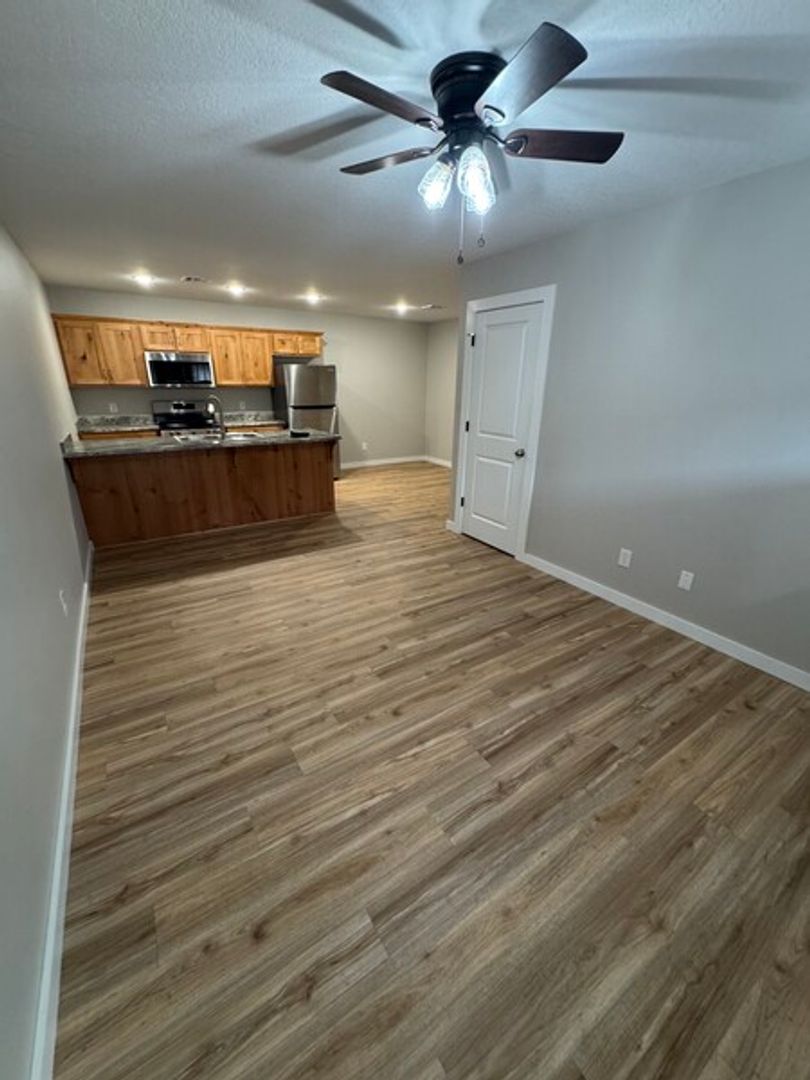 Carthage Apartment: 2901-2923 White Rock Rd