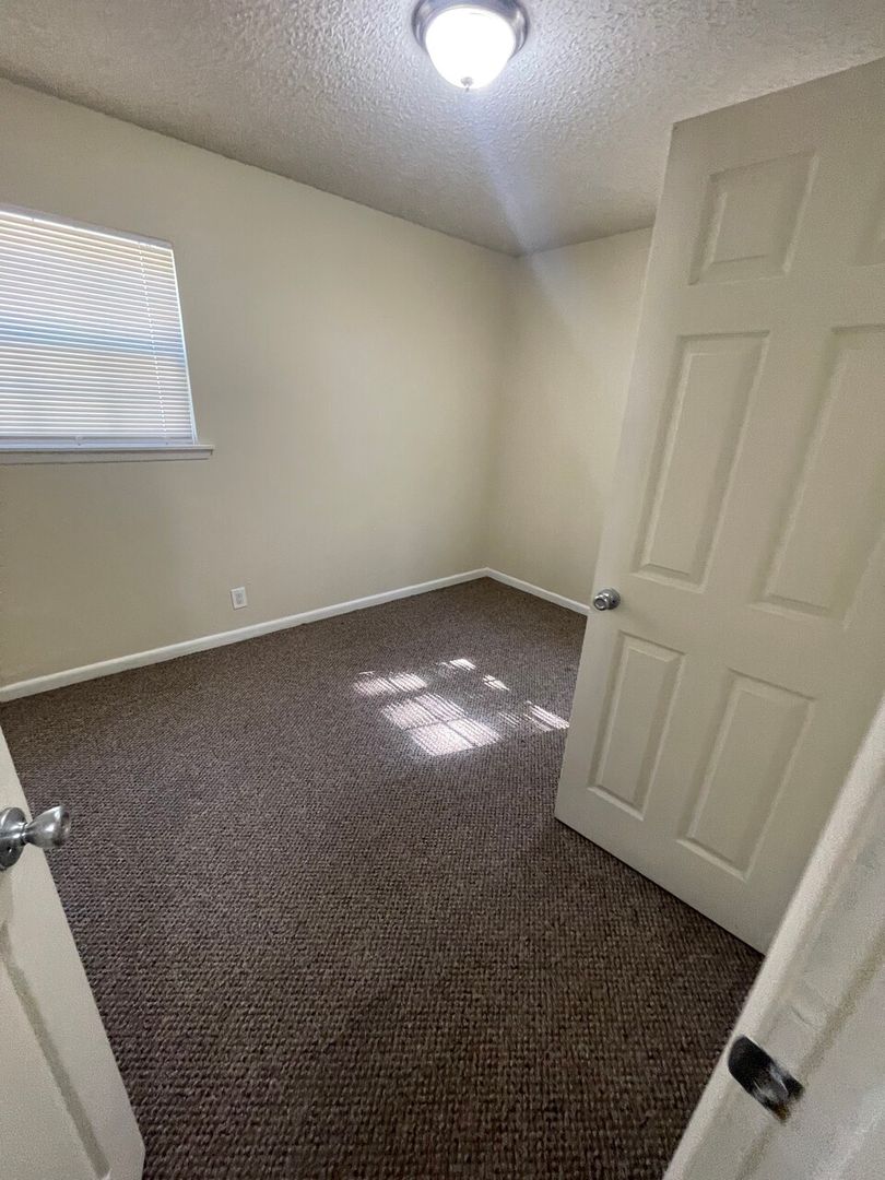 Pittsburg Apartment: 2014 S Elm St