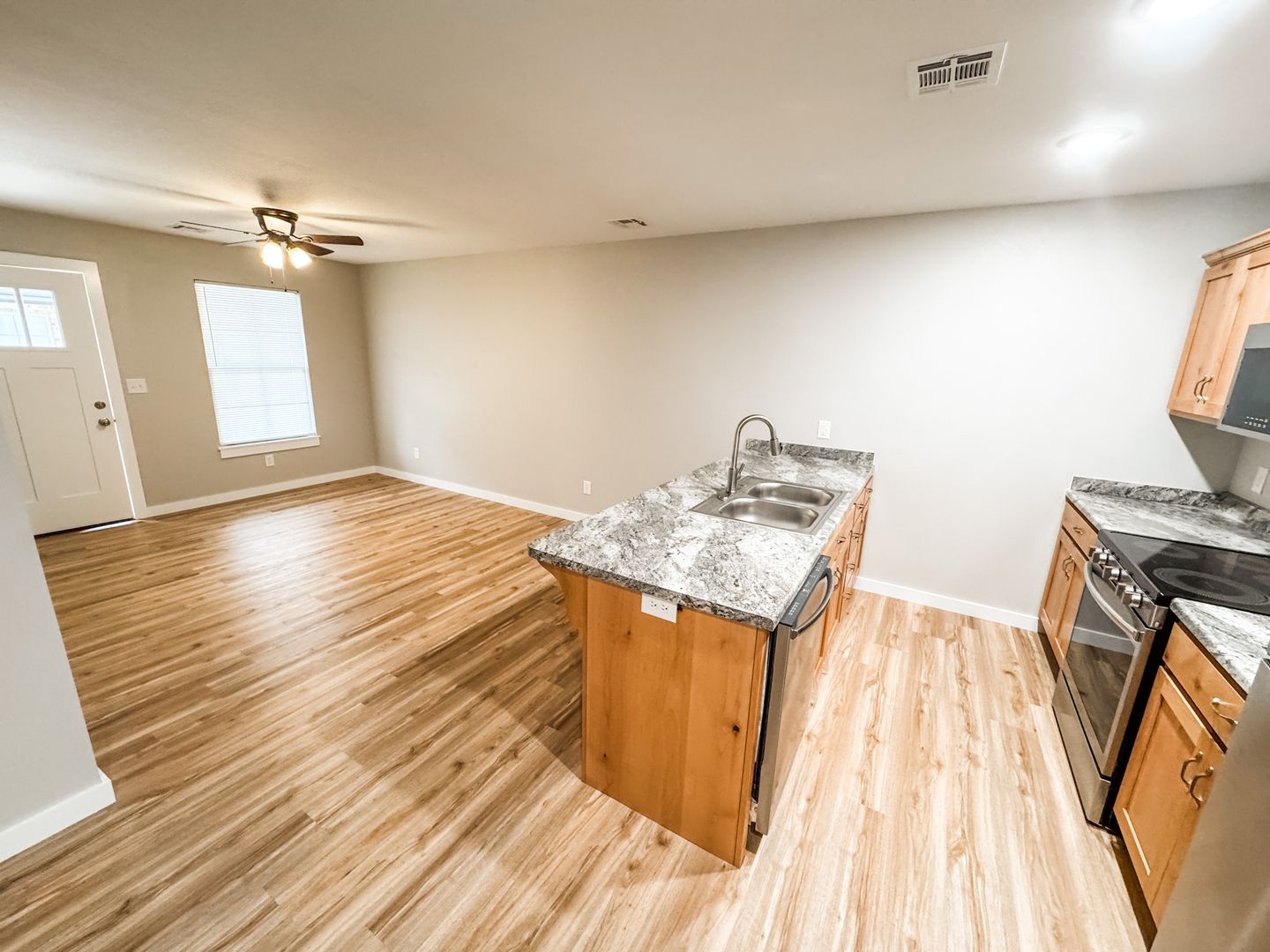 Carthage Apartment: 2901-2923 White Rock Rd