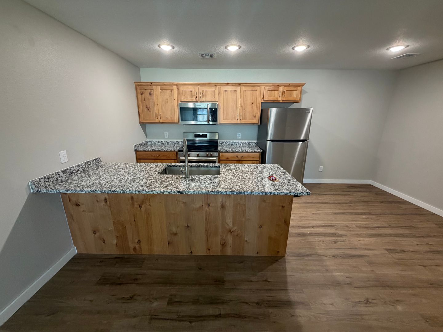 Carthage Apartment: 2901-2923 White Rock Rd