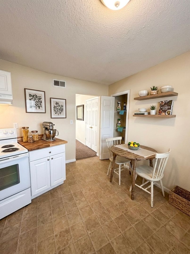 Pittsburg Apartment: 2014 S Elm St