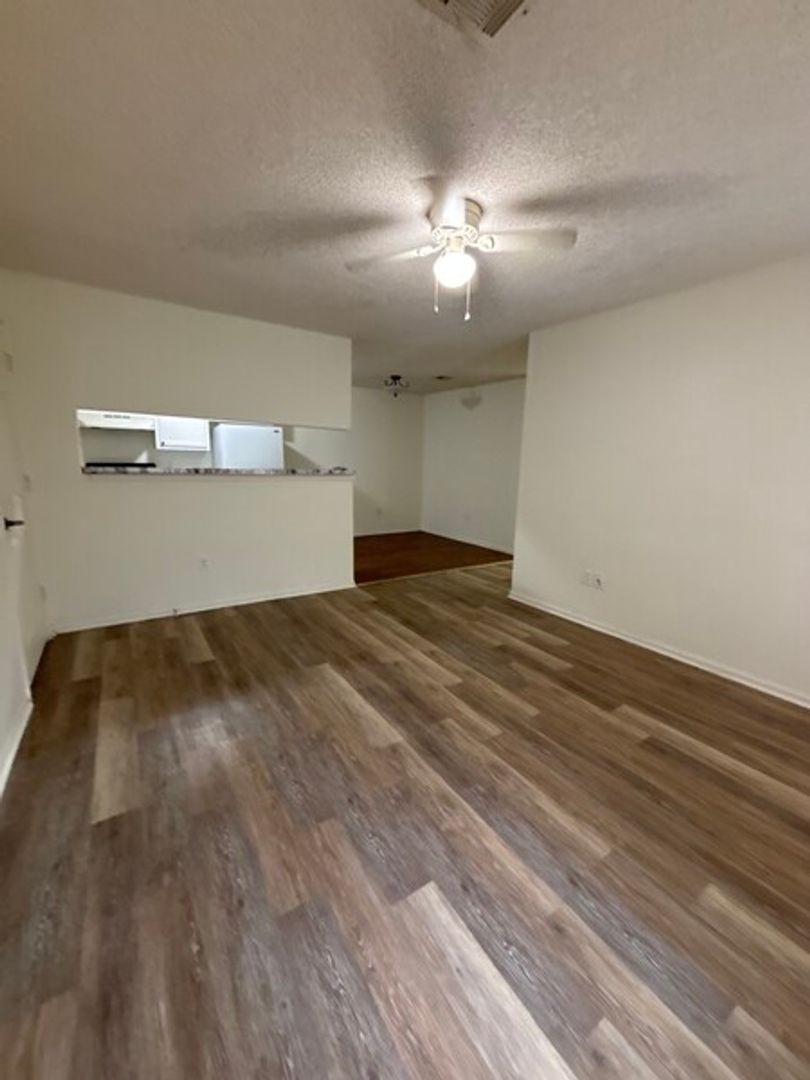 Pittsburg Apartment: 310 S Free King Hwy