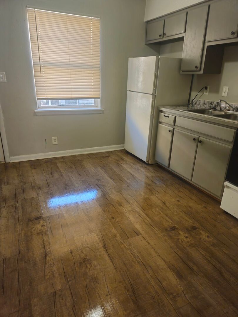 Pittsburg Apartment: 2014 S Elm St