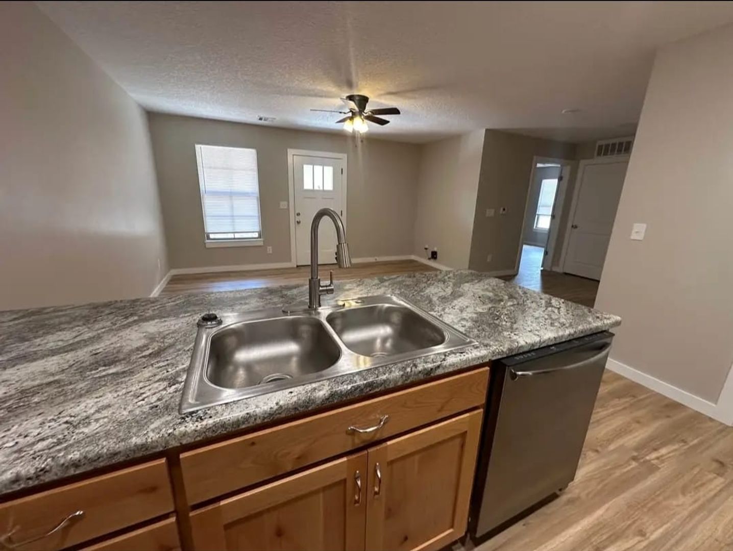 Carthage Apartment: 2901-2923 White Rock Rd