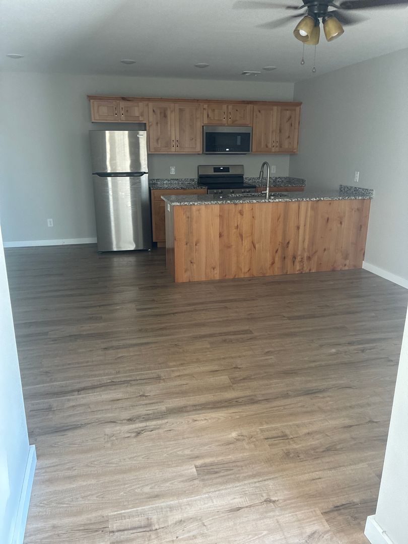 Carthage Apartment: 2901-2923 White Rock Rd