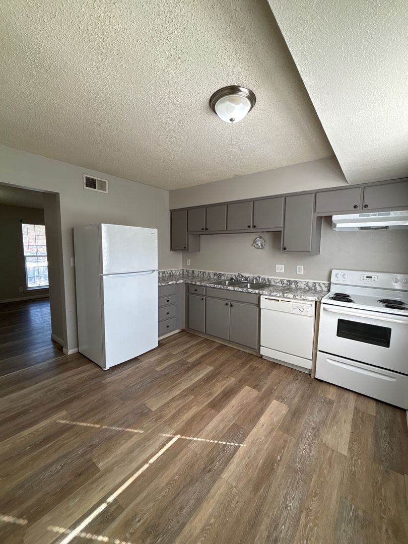 Pittsburg Apartment: 2014 S Elm St