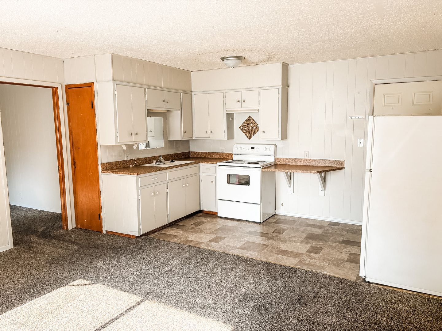 Baxter Springs Apartment: 421 E 10th Street
