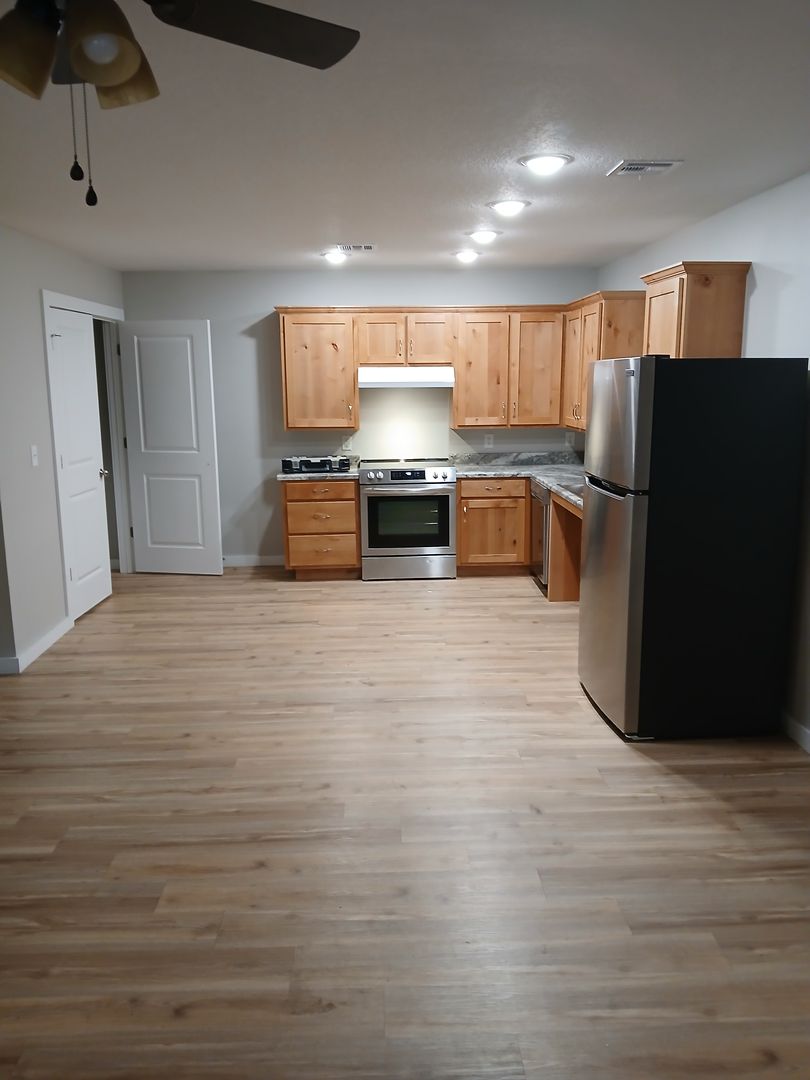 Carthage Apartment: 2901-2923 White Rock Rd