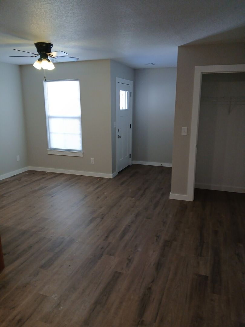 Carthage Apartment: 2901-2923 White Rock Rd