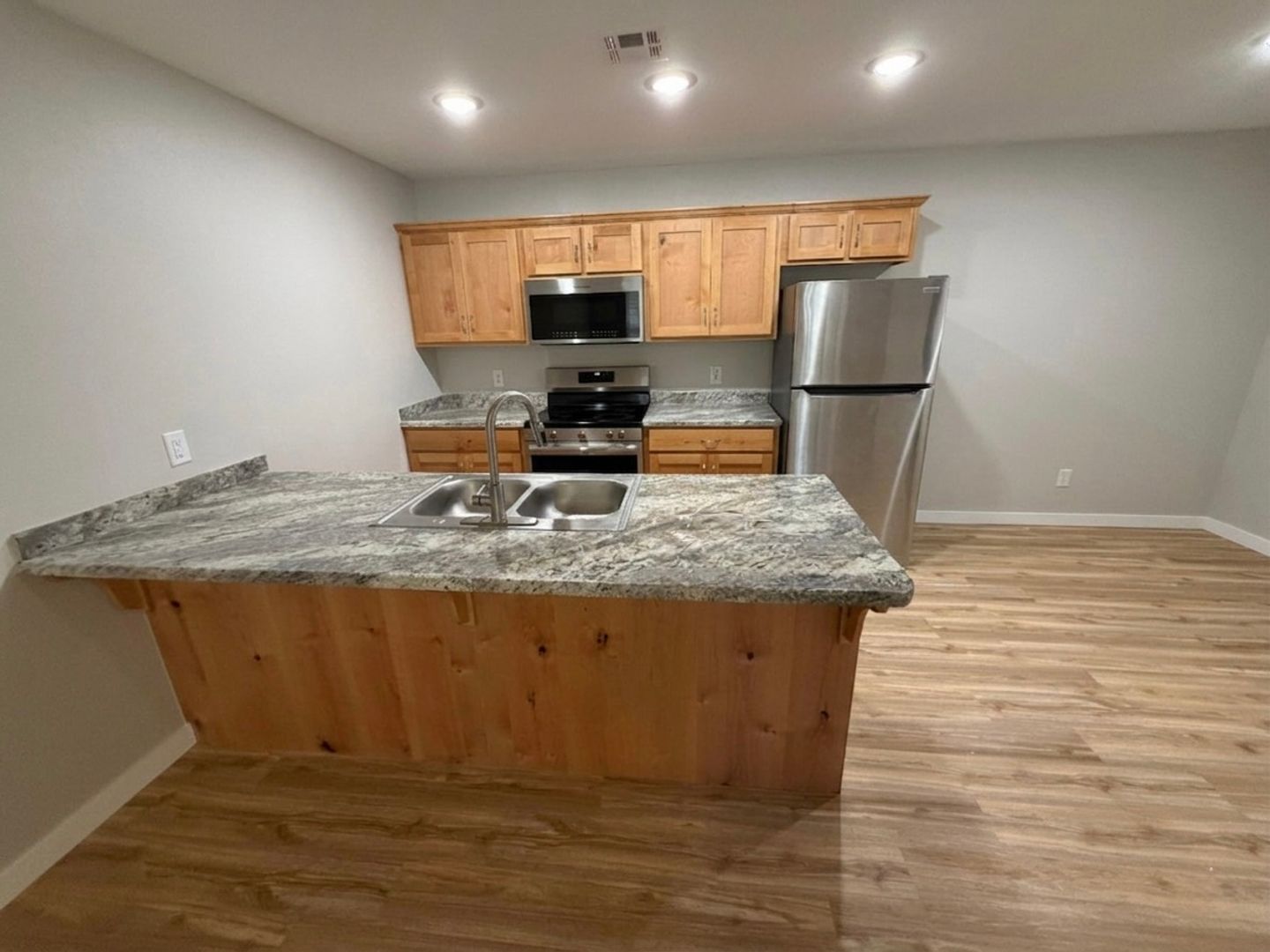 Carthage Apartment: 2901-2923 White Rock Rd