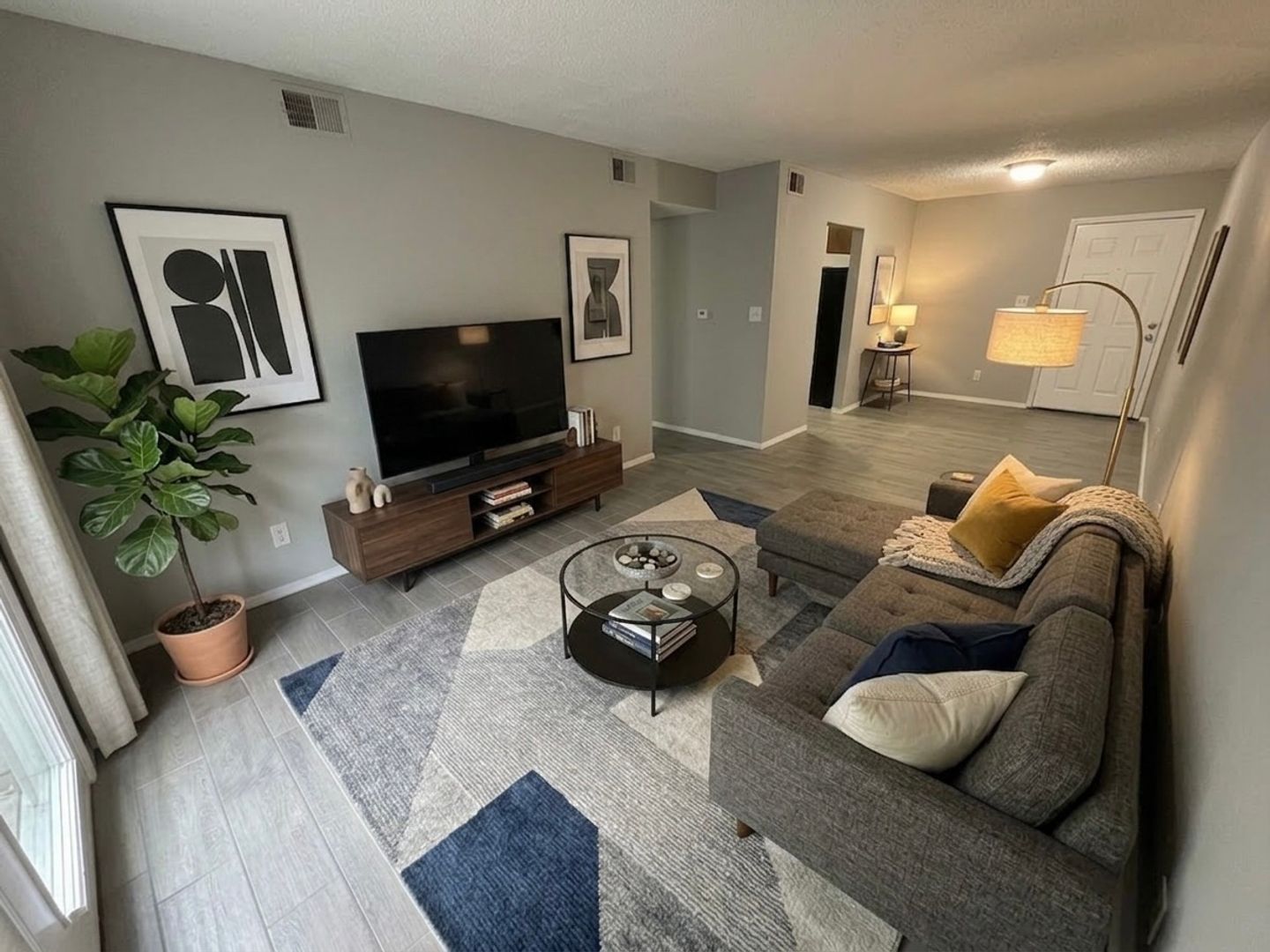 Neosho Apartment: 1526 Pineville Rd