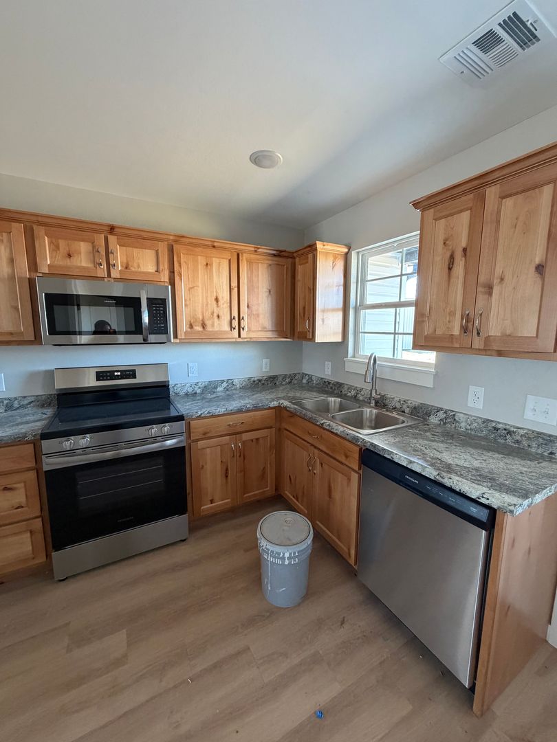 Carthage Apartment: 2901-2906 Sandstone Road