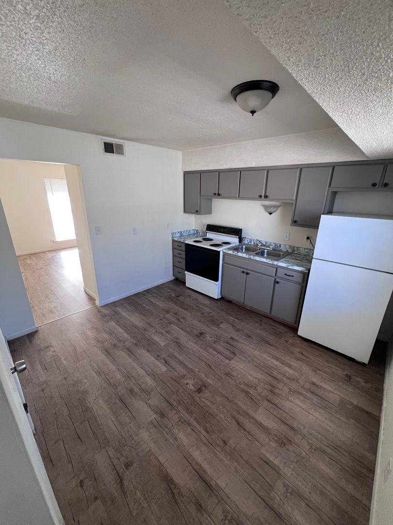 Pittsburg Apartment: 2014 S Elm St
