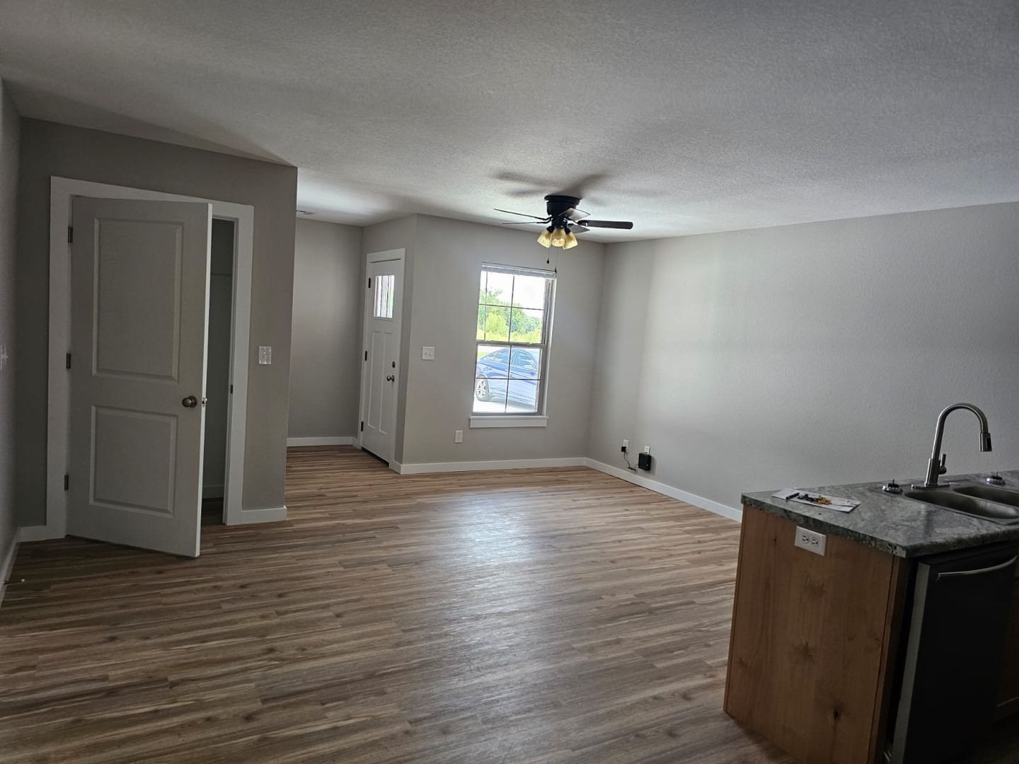 Carthage Apartment: 2901-2923 White Rock Rd