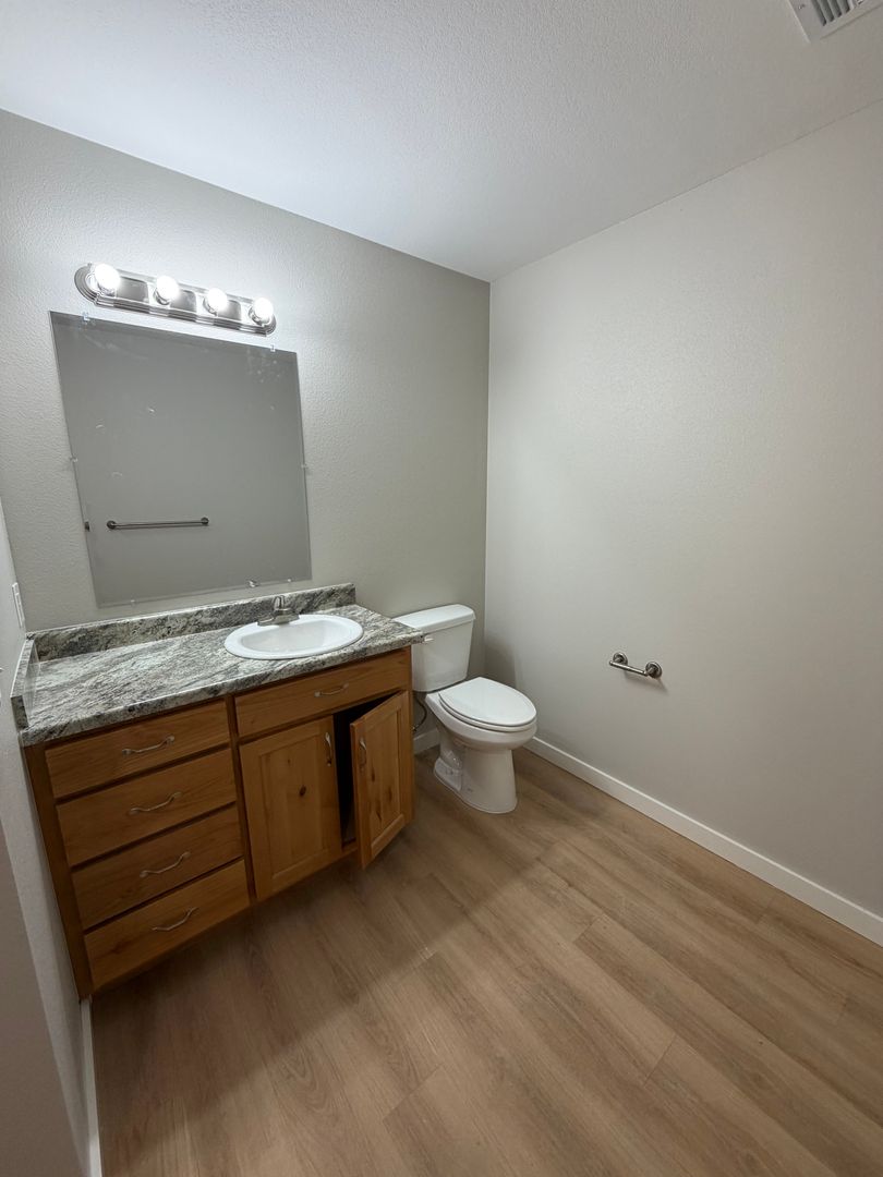 Carthage Apartment: 2901-2906 Sandstone Road