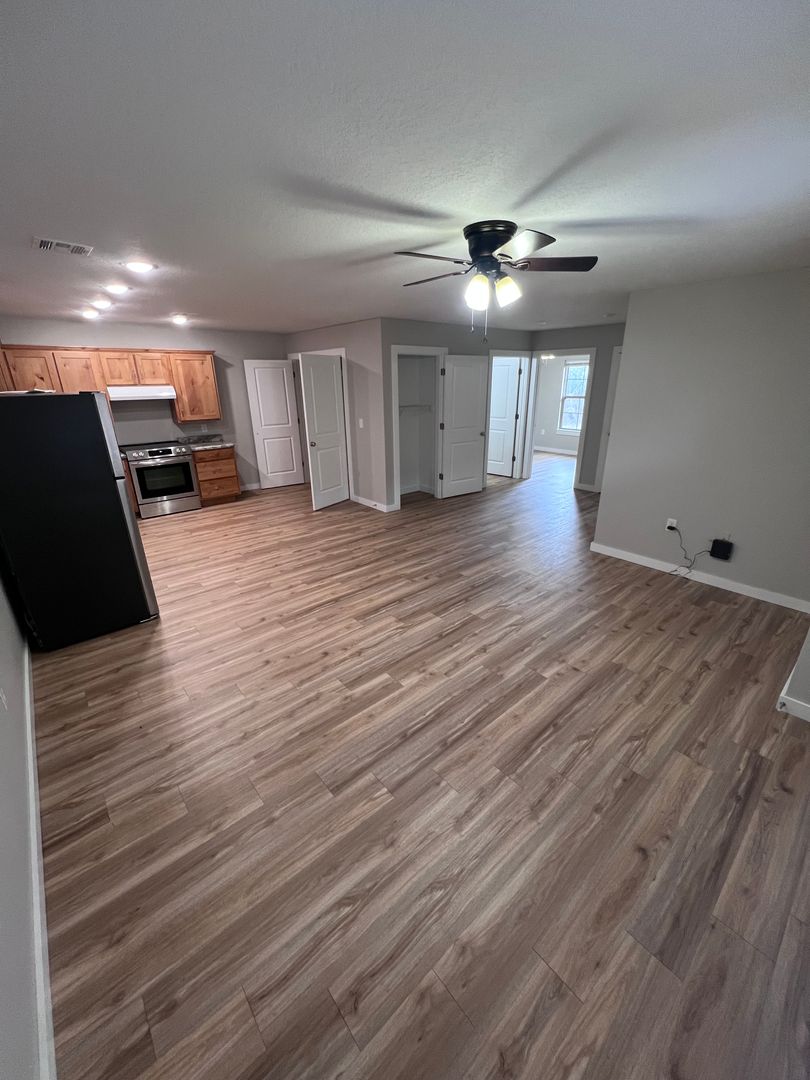 Carthage Apartment: 2901-2923 White Rock Rd