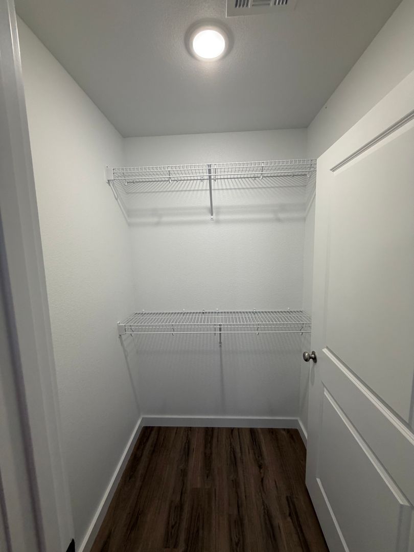 Carthage Apartment: 2901-2923 White Rock Rd