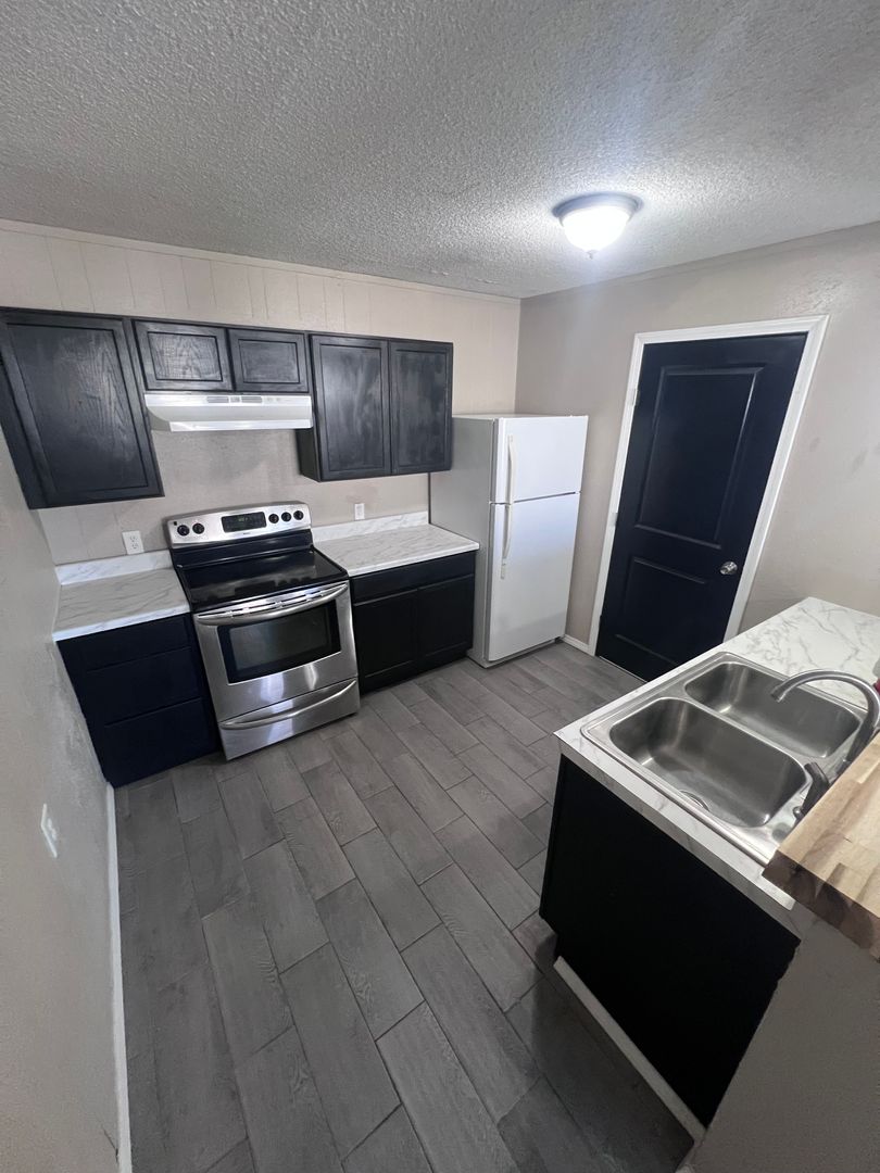 Pittsburg Apartment: 528 E Washignton apt B