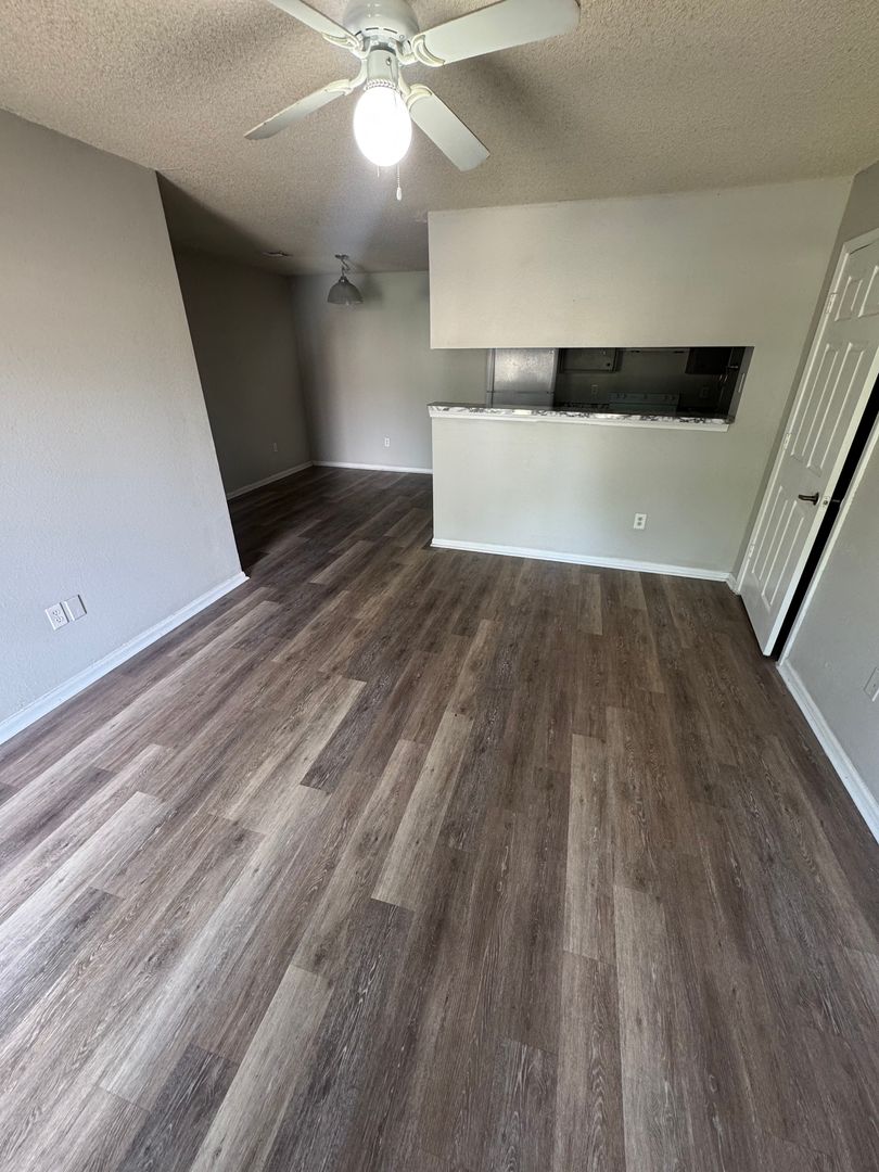 Pittsburg Apartment: 310 S Free King Hwy