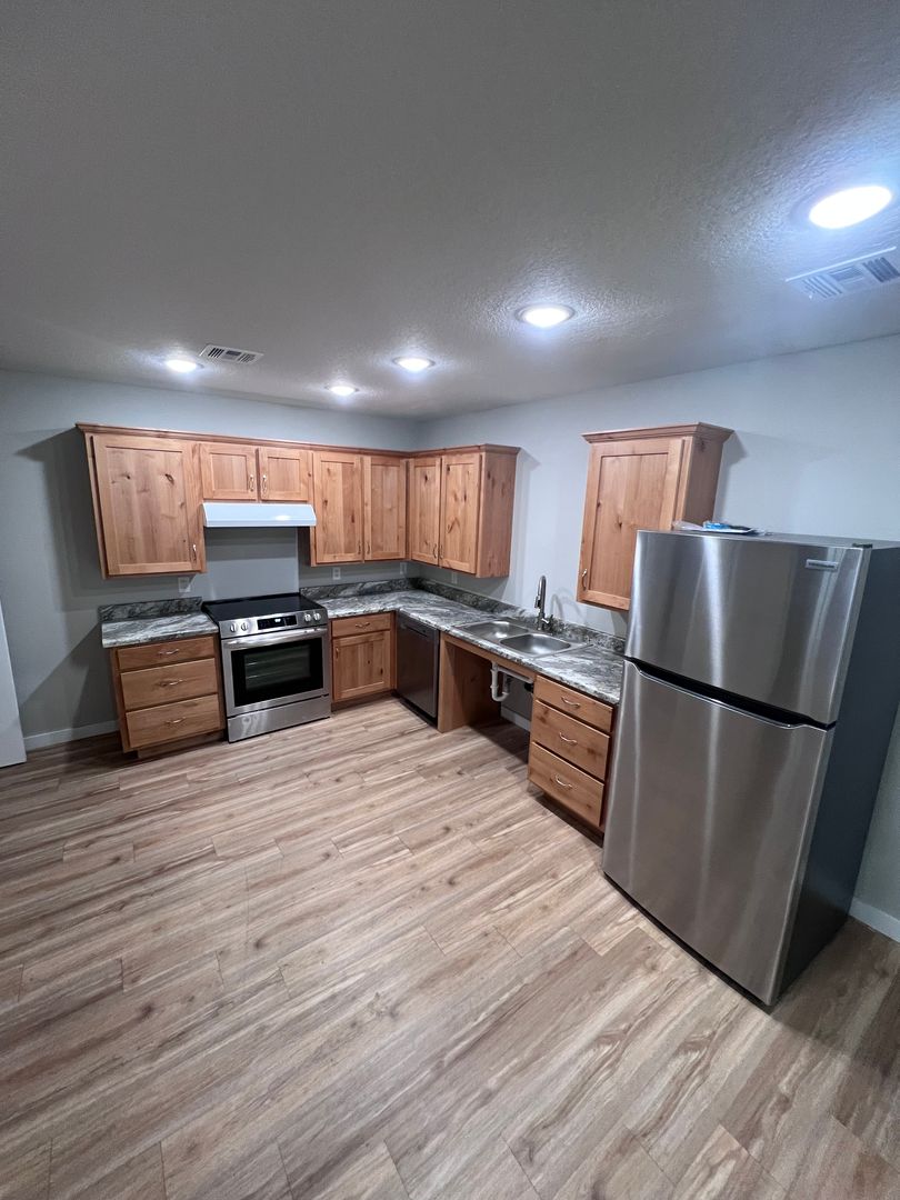 Carthage Apartment: 2901-2923 White Rock Rd