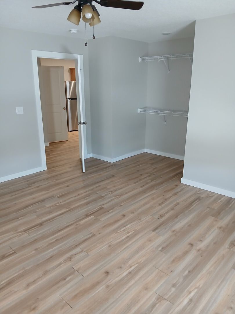 Carthage Apartment: 2901-2923 White Rock Rd